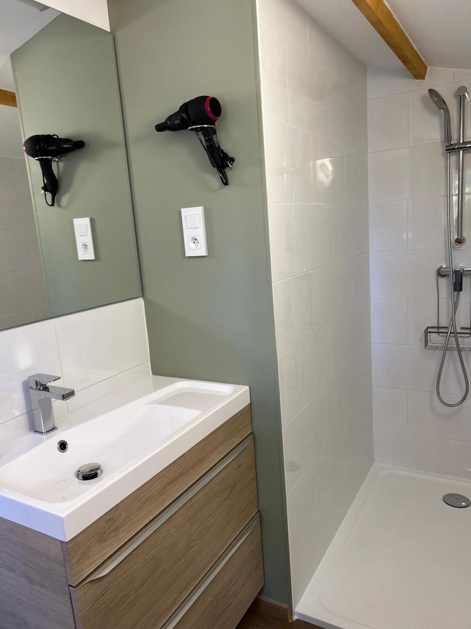 Le Patio, Chambres D Hotes Pour Adultes En Camargue, Possibilite De Naturisme A La Piscine, Aimargues Luaran gambar